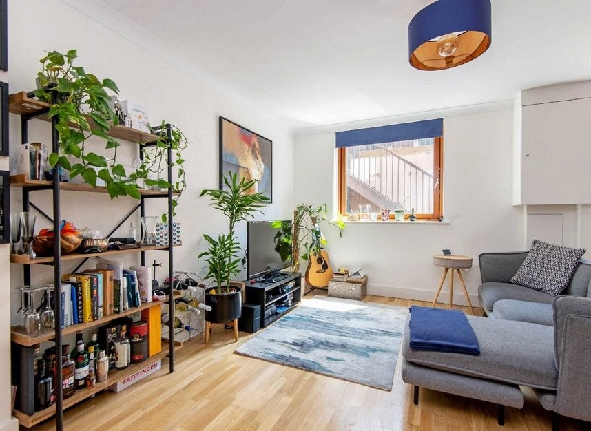 Flat Kilburn Lane in Greater London