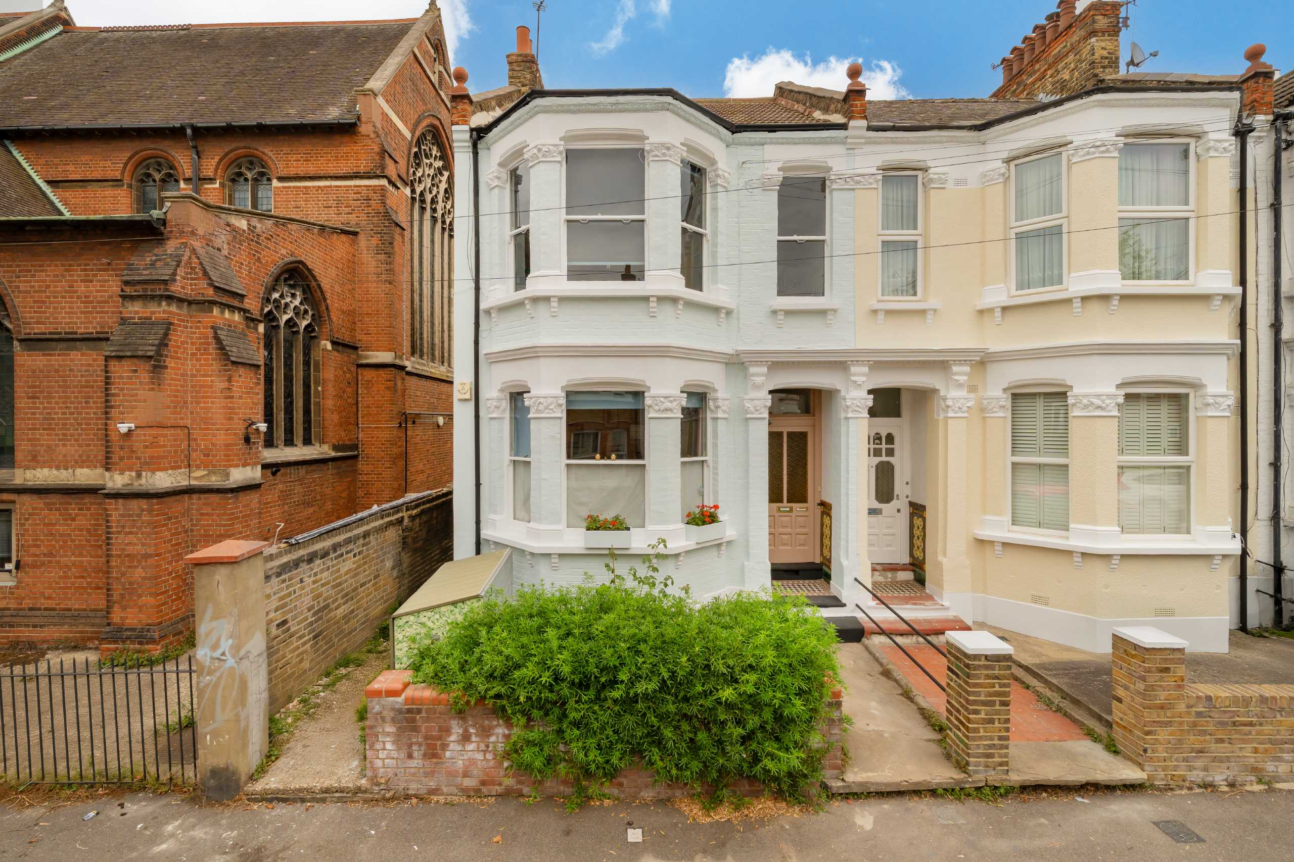 Flat Bathurst Gardens in Greater London