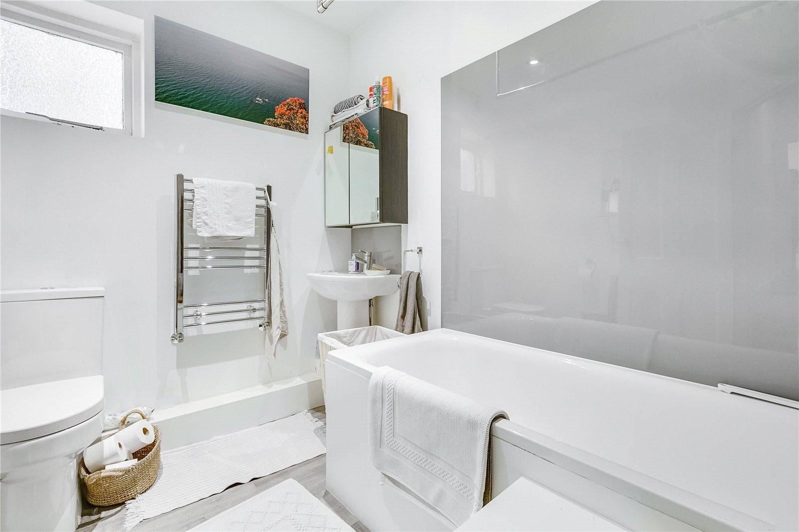 Flat Bathurst Gardens in Greater London