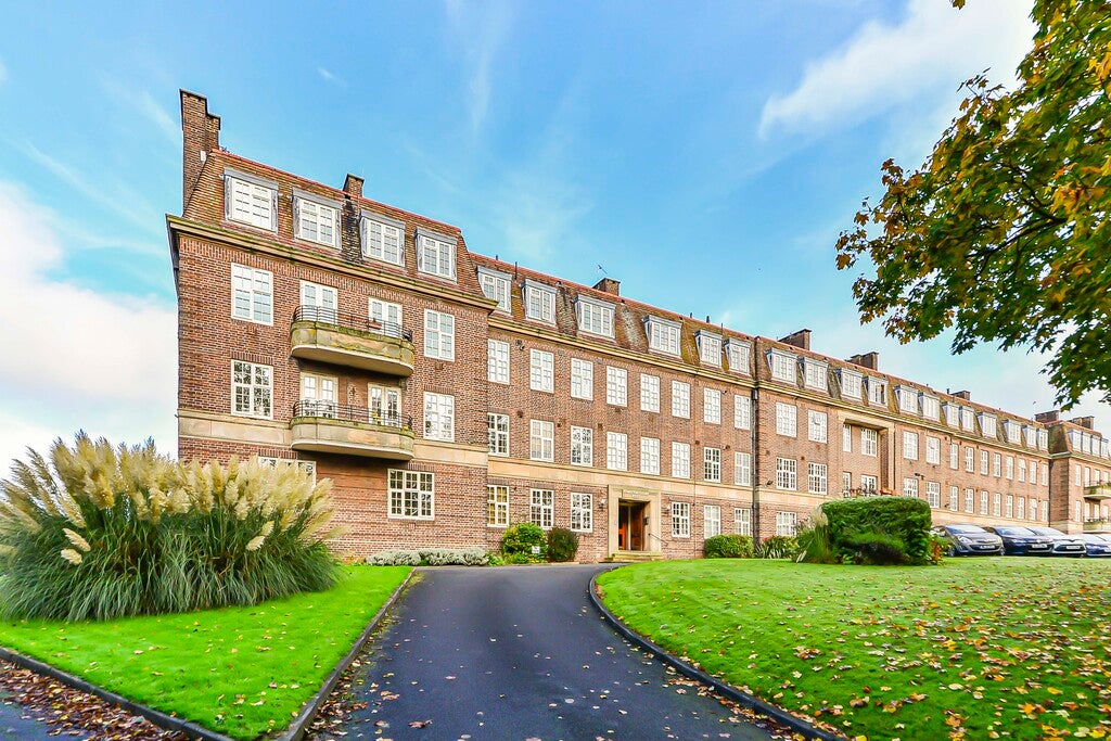 Flat Mapperley Gardens in Birmingham