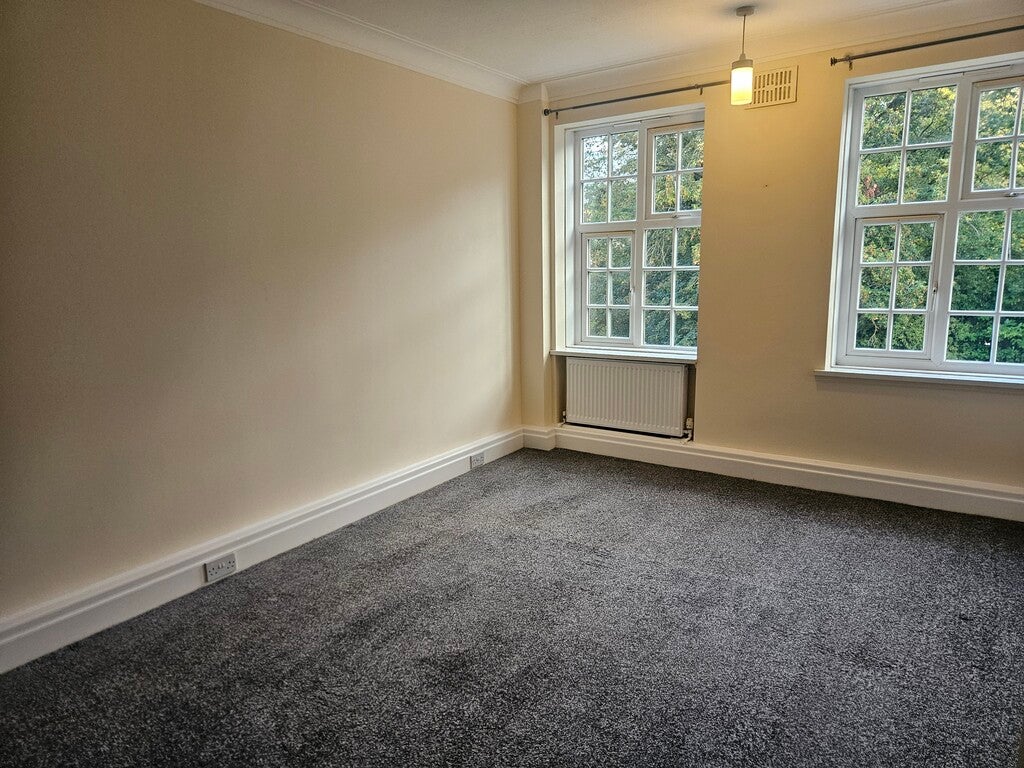 Flat Mapperley Gardens in Birmingham