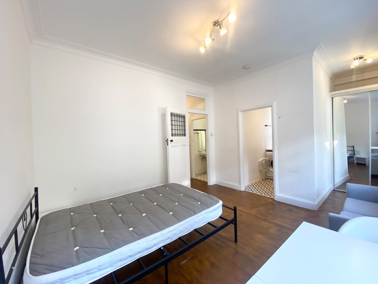 Flat Beaumont Street in City of Westminster
