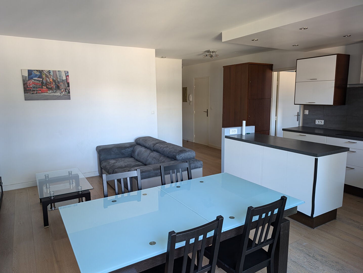 Flat Rue Hudri in Courbevoie