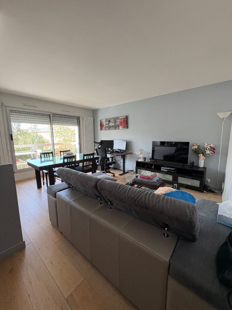 Flat Rue Hudri in Courbevoie