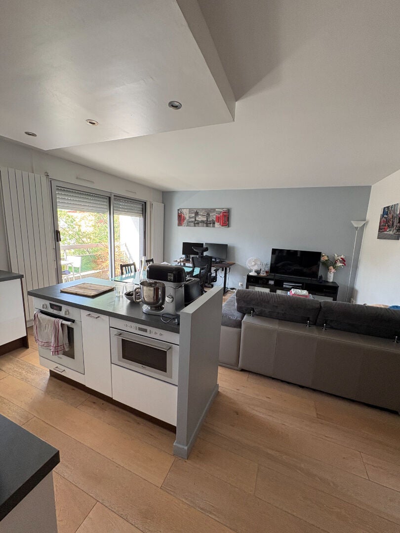 Flat Rue Hudri in Courbevoie