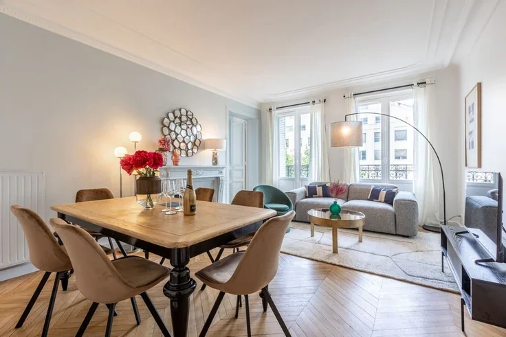Flat Avenue de Wagram in Paris