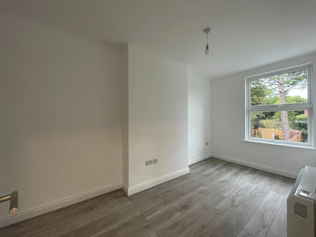 Flat Whitehall Road in Greater London