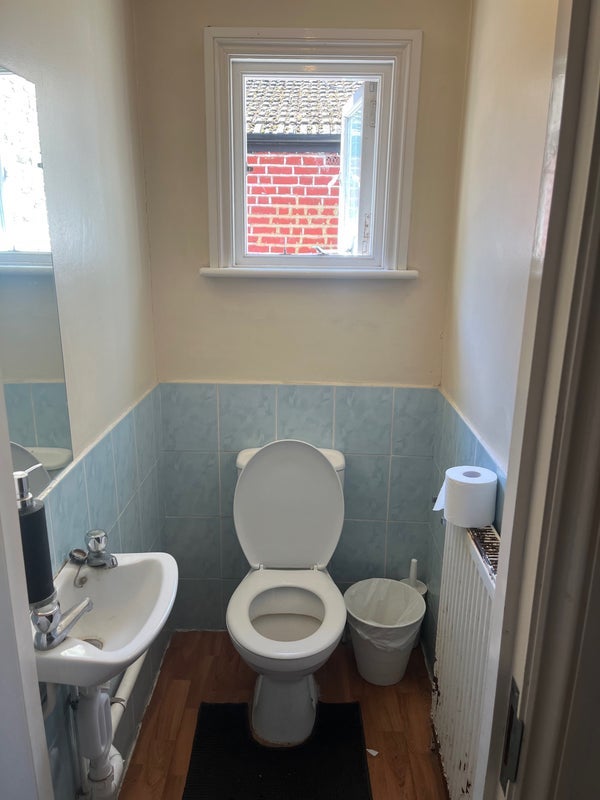 Room Earlsfield Road in Greater London