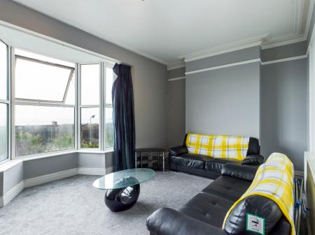 Flat Brooklands Terrace in Swansea