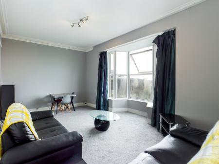 Flat Brooklands Terrace in Swansea
