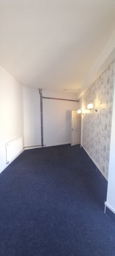 Flat Swan Square in Stoke-on-Trent