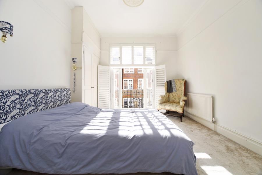 Flat Bishop King's Road in Greater London