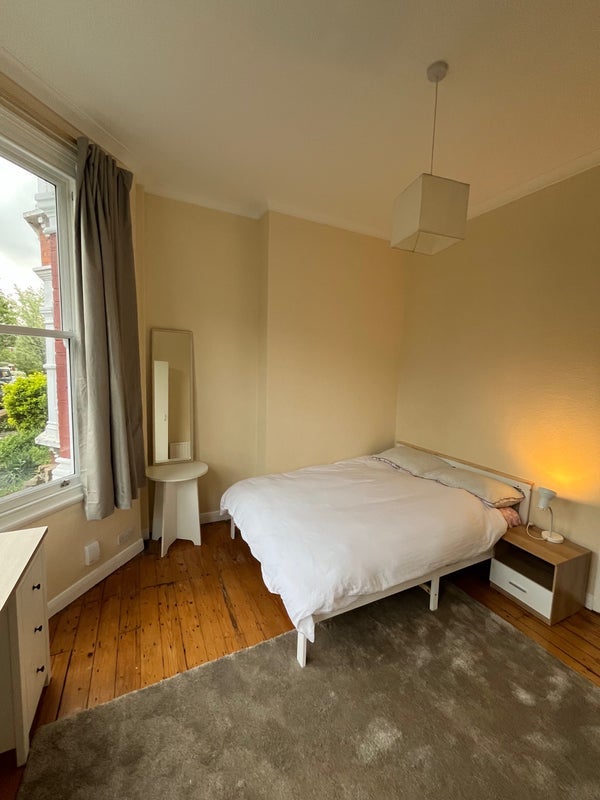 Room Osborne Road in Greater London
