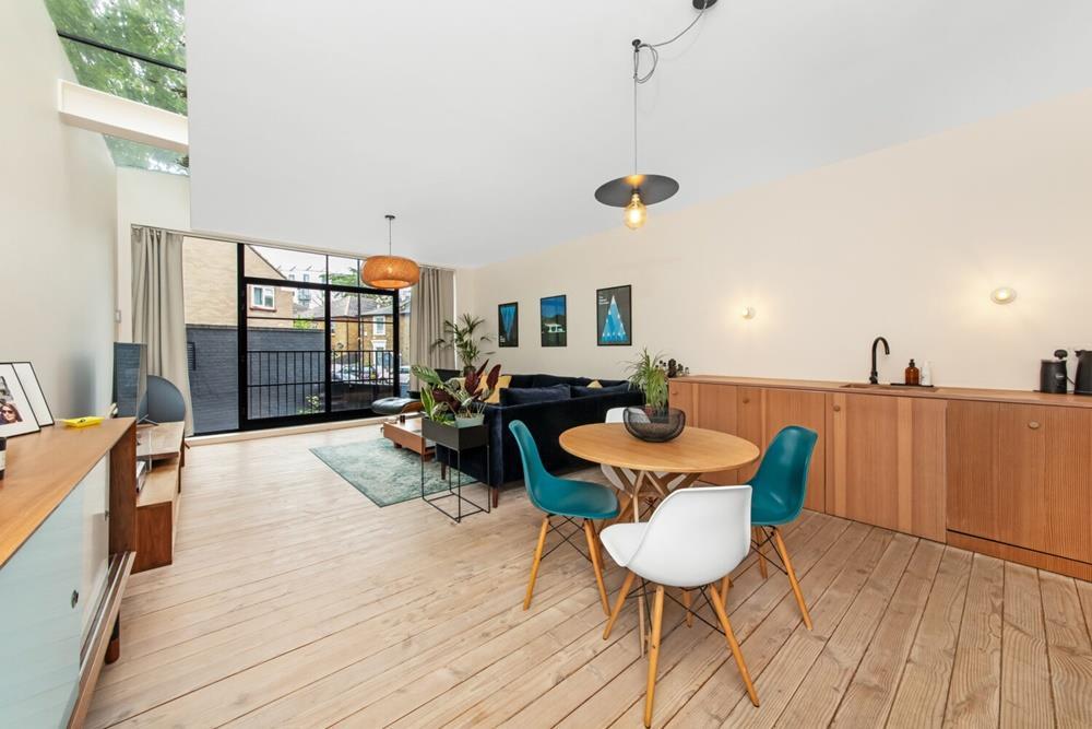 Flat Westbourne Drive in Greater London