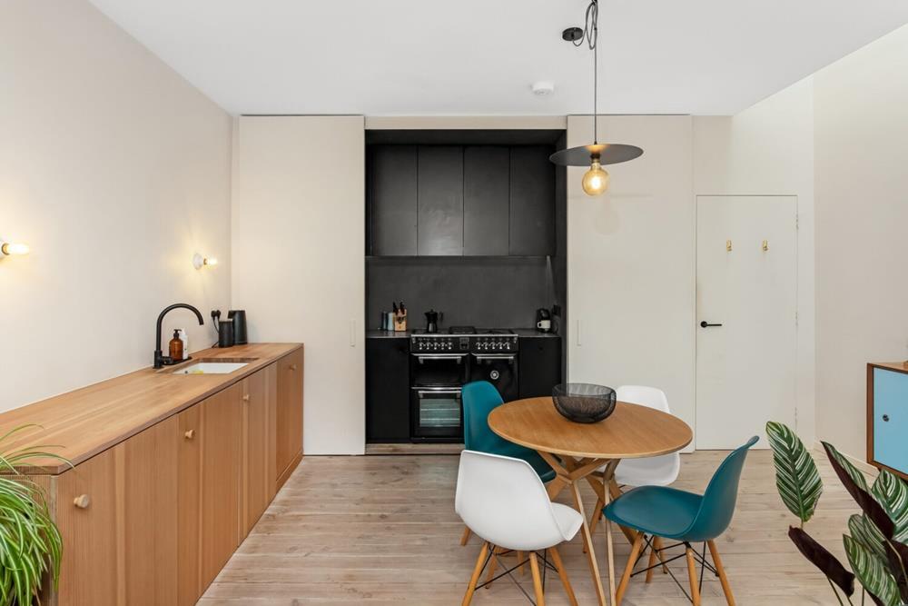 Flat Westbourne Drive in Greater London