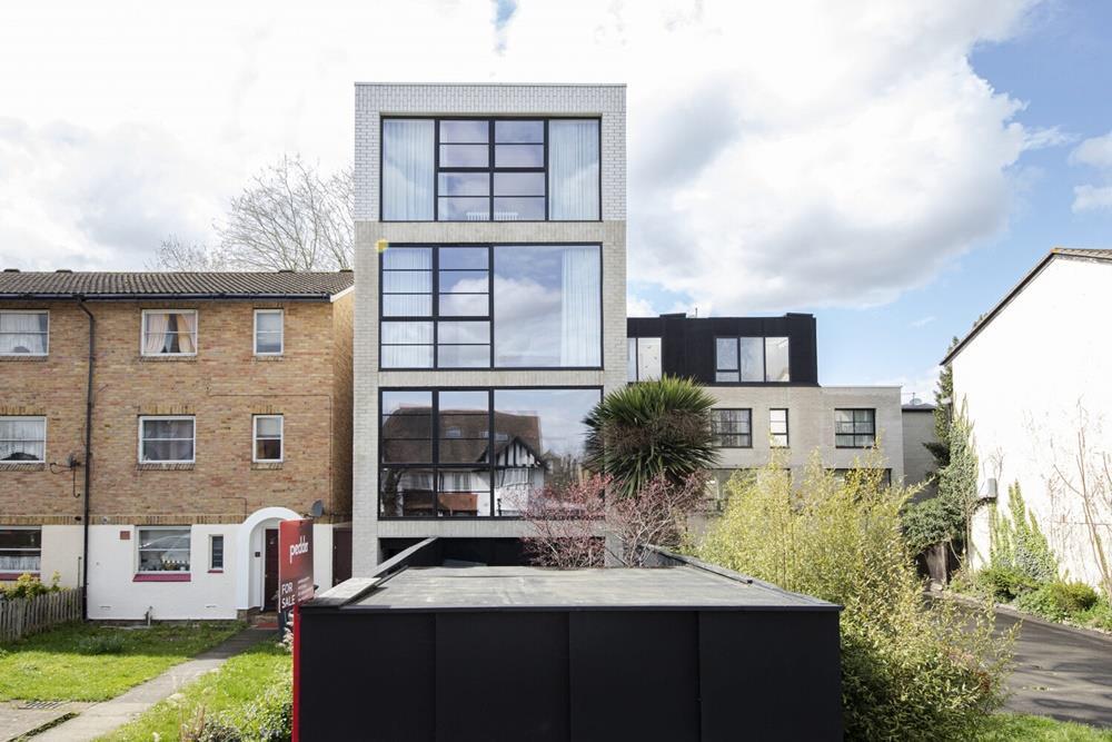 Flat Westbourne Drive in Greater London