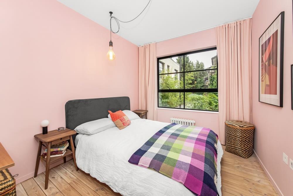 Flat Westbourne Drive in Greater London