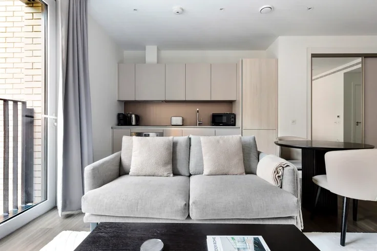 Flat Battersea Park Road in Greater London
