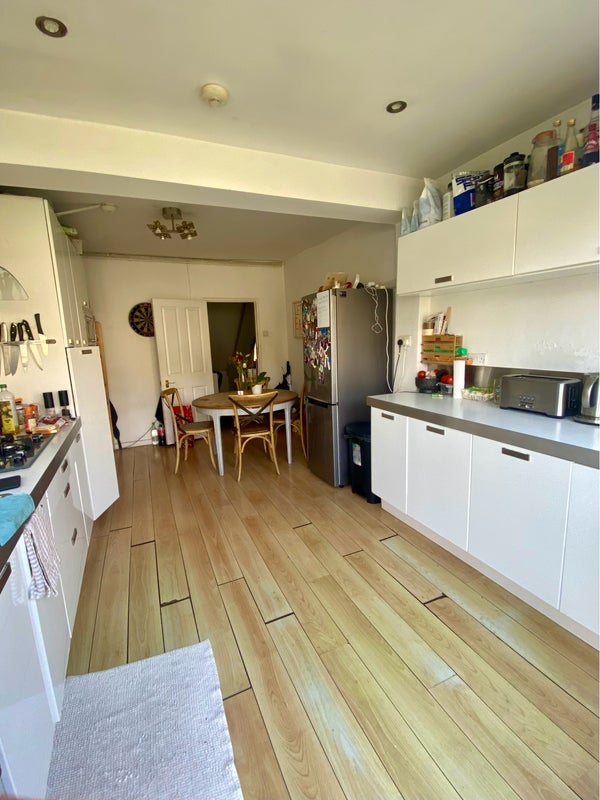Room Radipole Road in Greater London