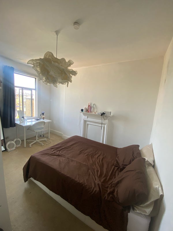 Room Radipole Road in Greater London