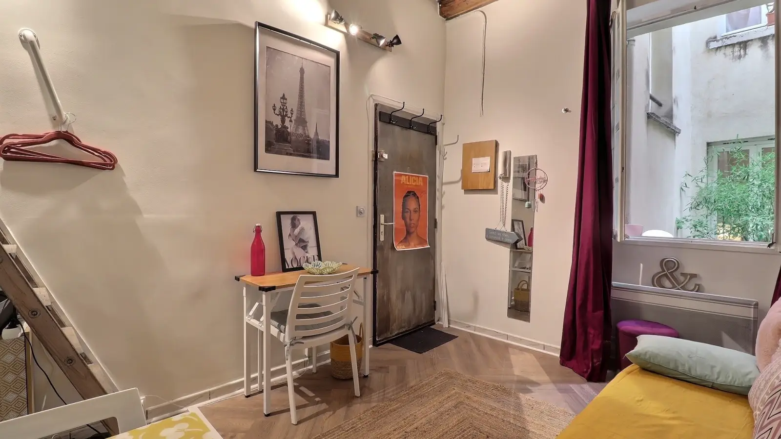 Room Rue des Rosiers in Paris