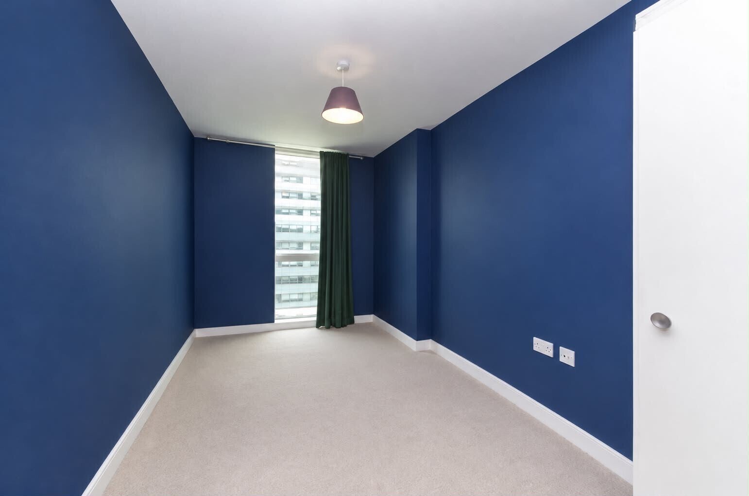 Flat Wellesley Road in Greater London