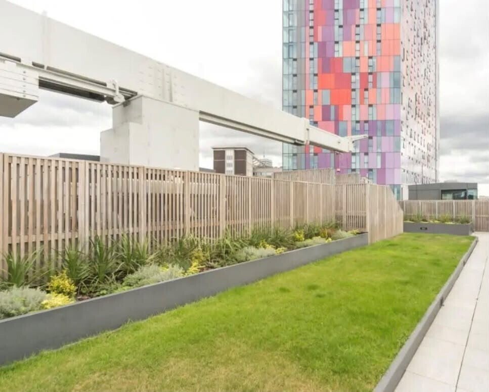 Flat Wellesley Road in Greater London
