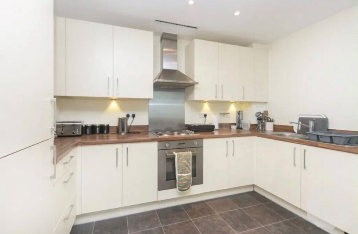 Flat Wellesley Road in Greater London