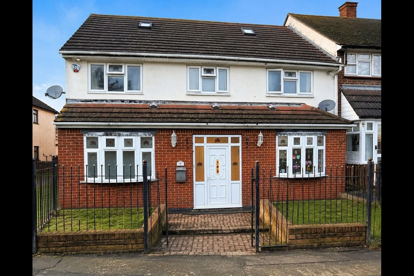 House Wickford Drive in Greater London
