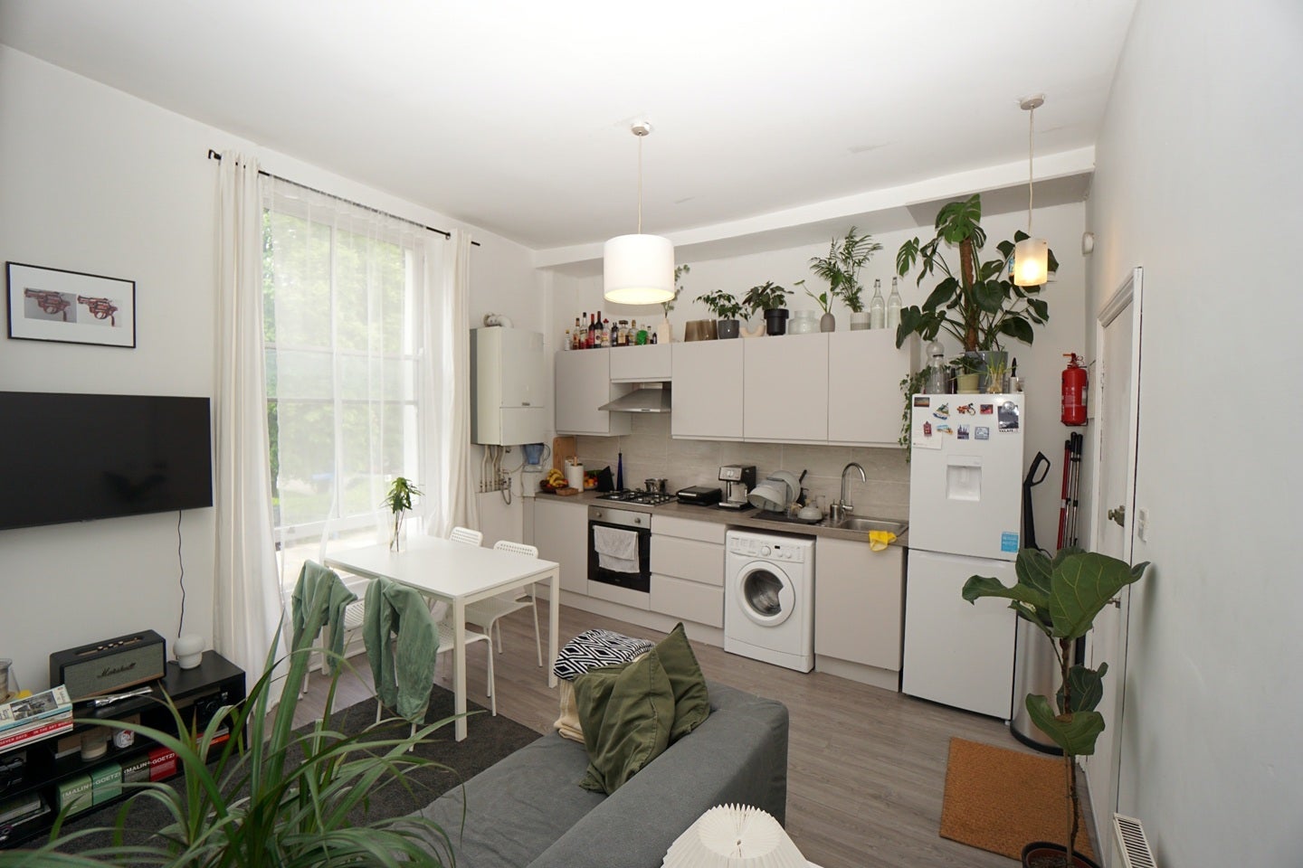 Flat Caledonian Road in Greater London