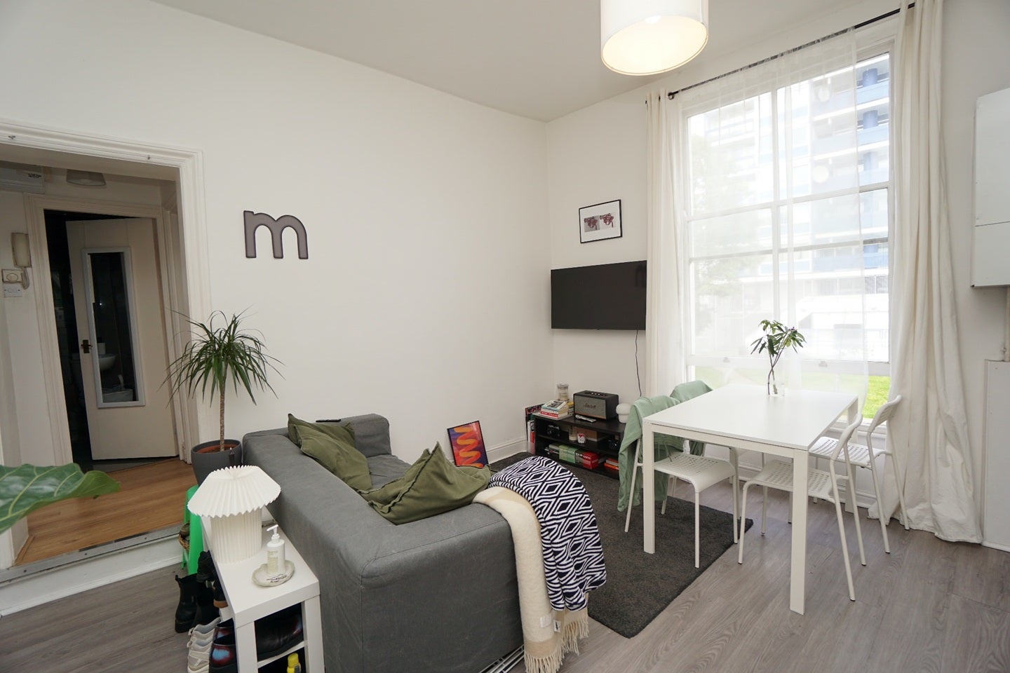Flat Caledonian Road in Greater London