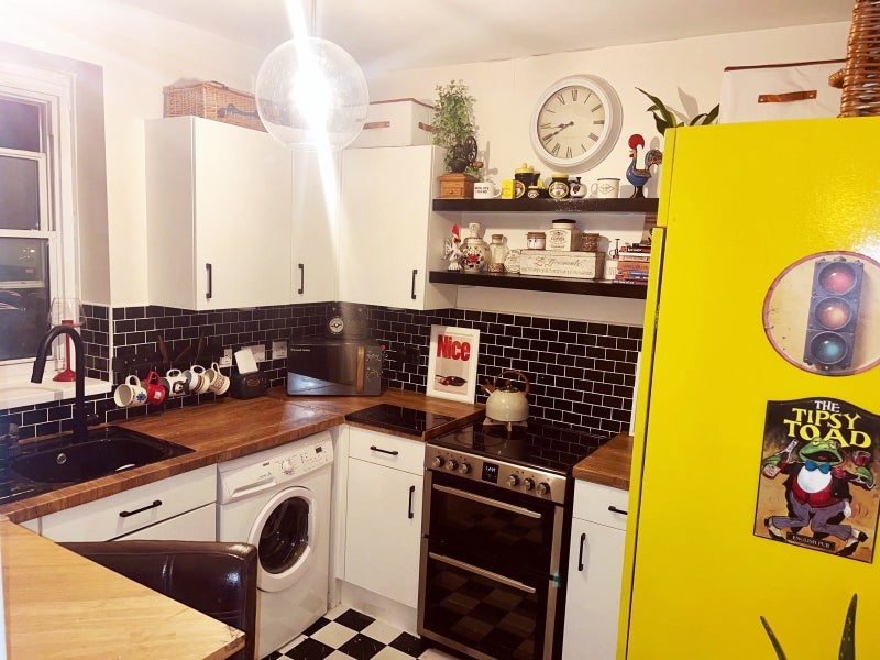 Flat Clapham Crescent in Greater London