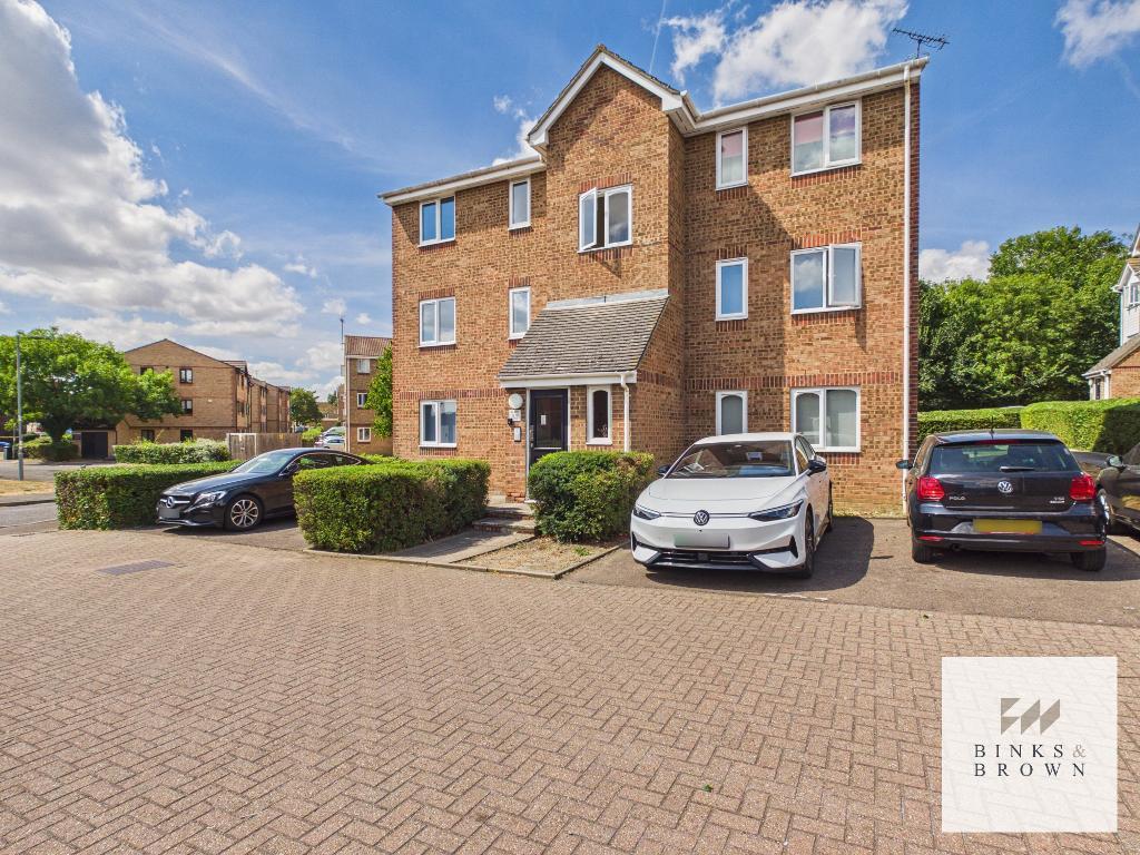 Flat Waterville Drive in Basildon