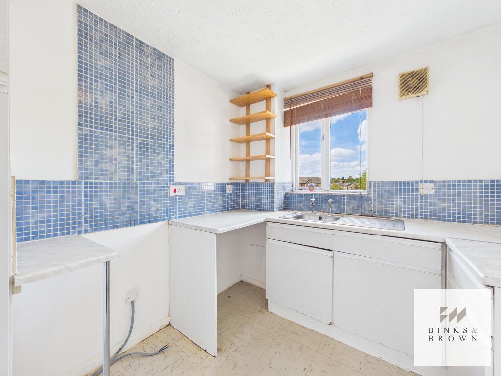 Flat Waterville Drive in Basildon