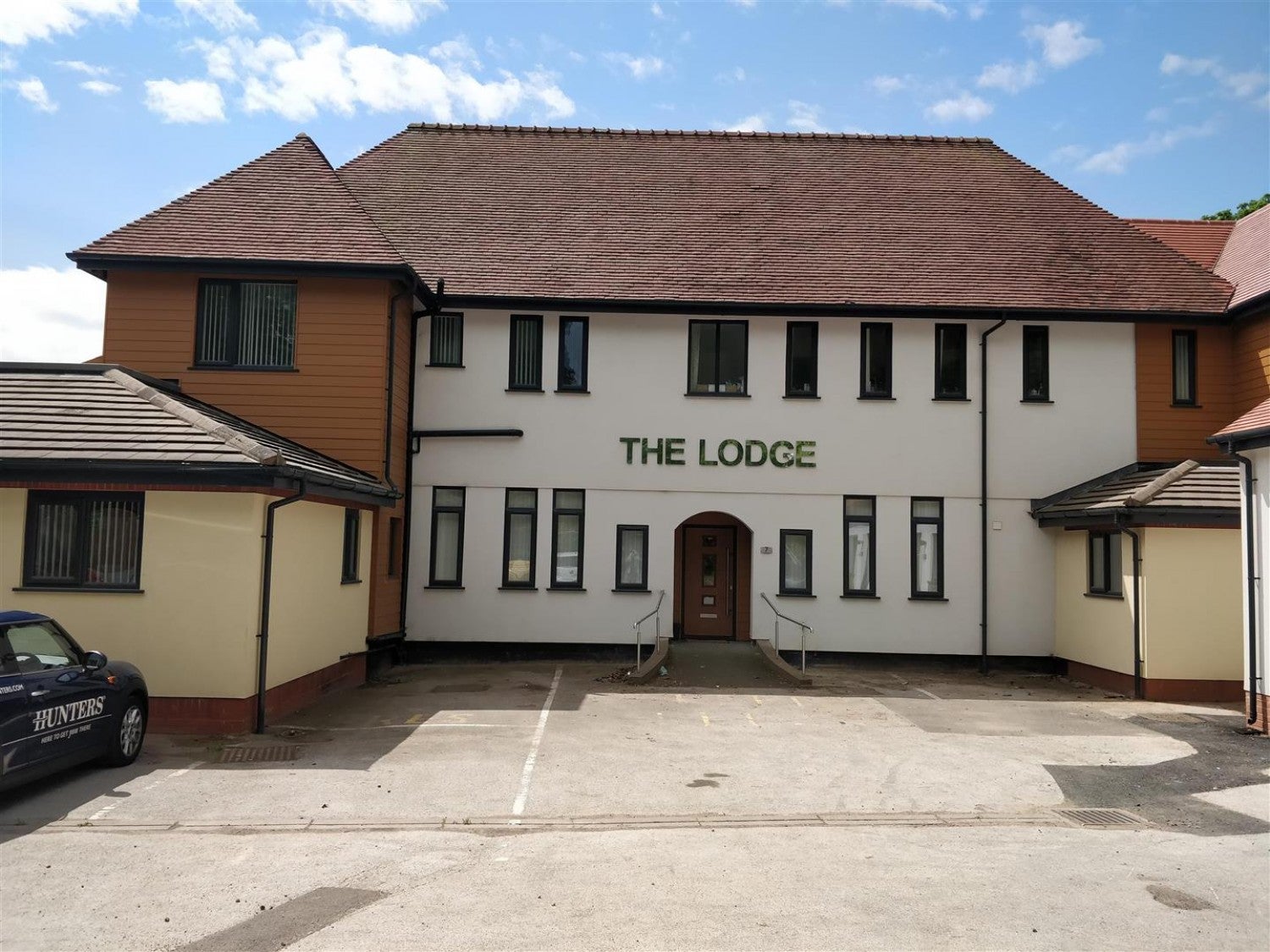 Flat New Penkridge Road in Cannock Chase
