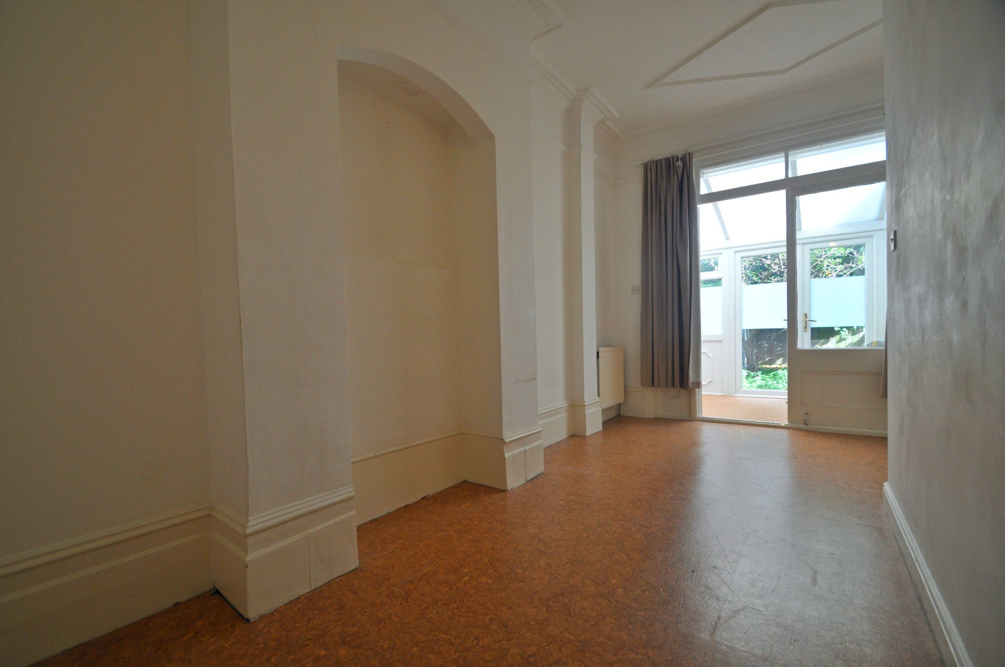 Room Fordhook Avenue in Greater London