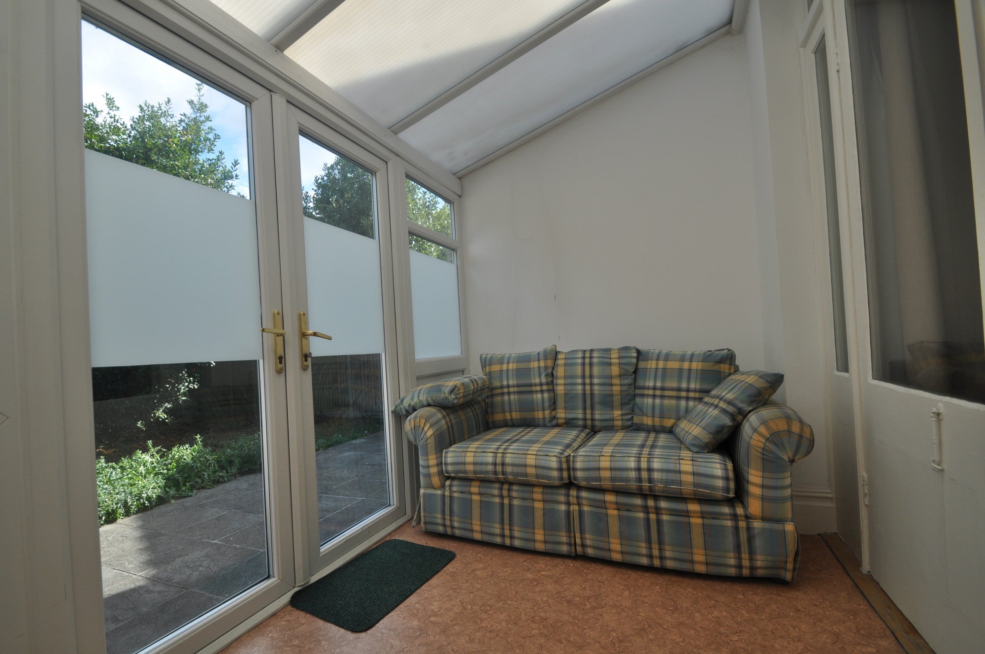 Room Fordhook Avenue in Greater London