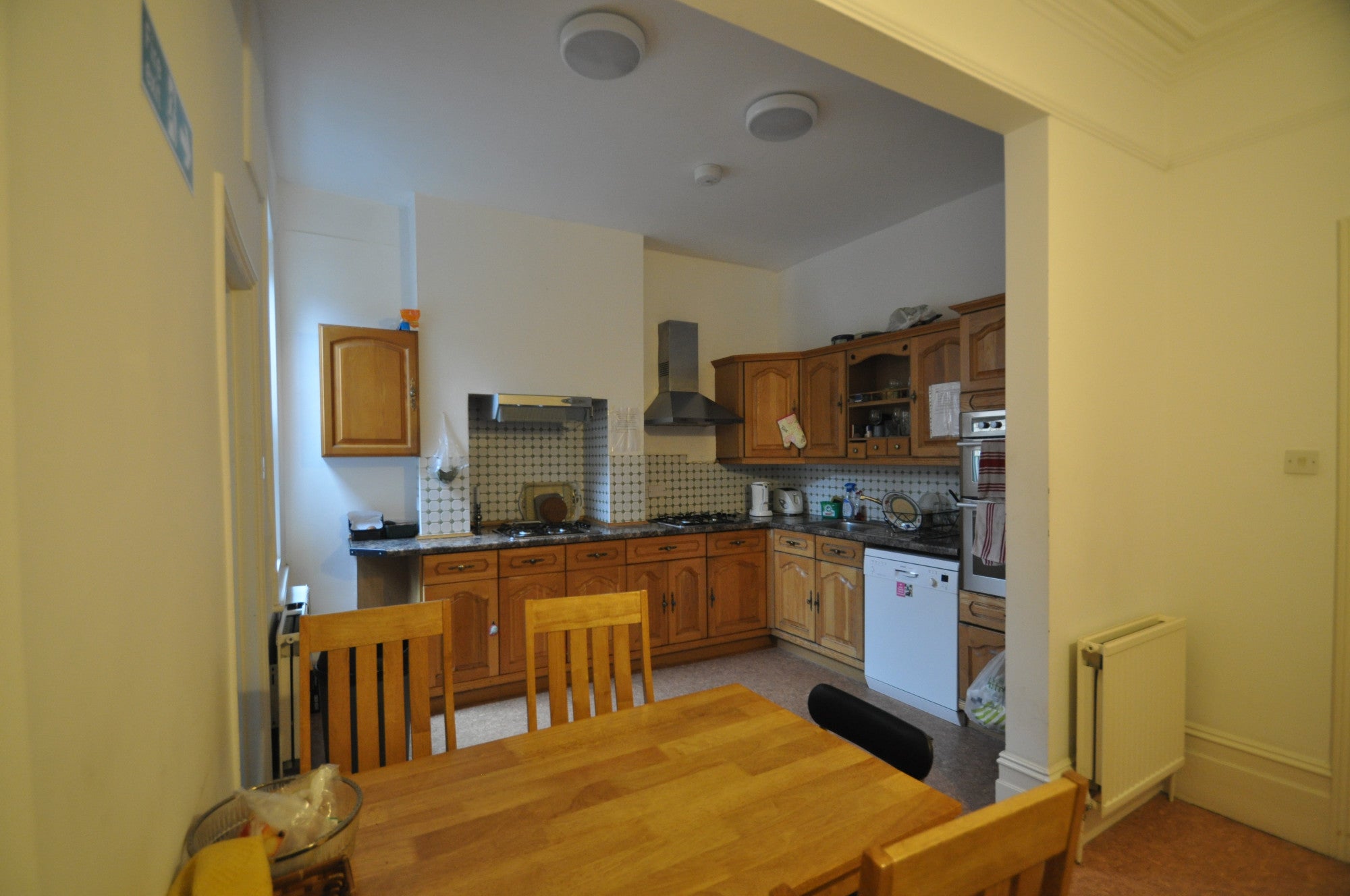 Room Fordhook Avenue in Greater London