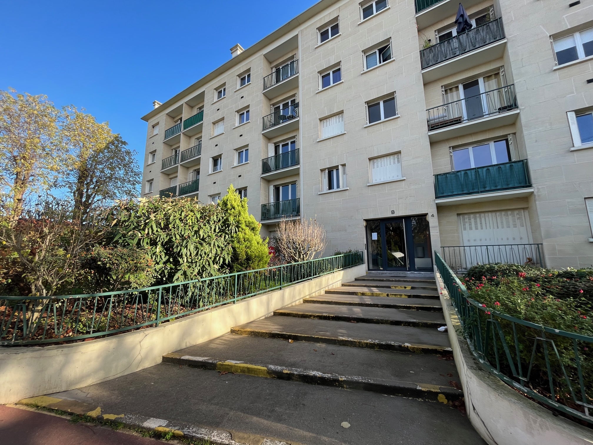 Flat Avenue Victor Hugo in Saint-Maur-des-Fossés