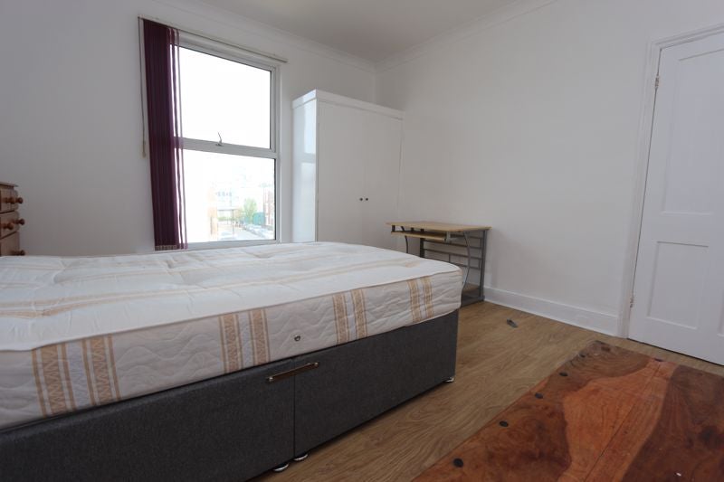 Room Hargrave Road in Greater London