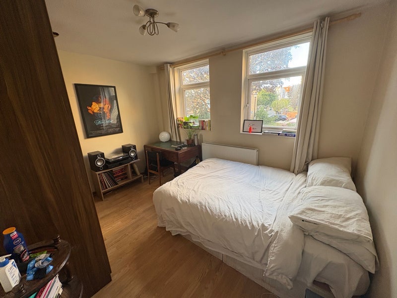 Room Solway Close in Greater London