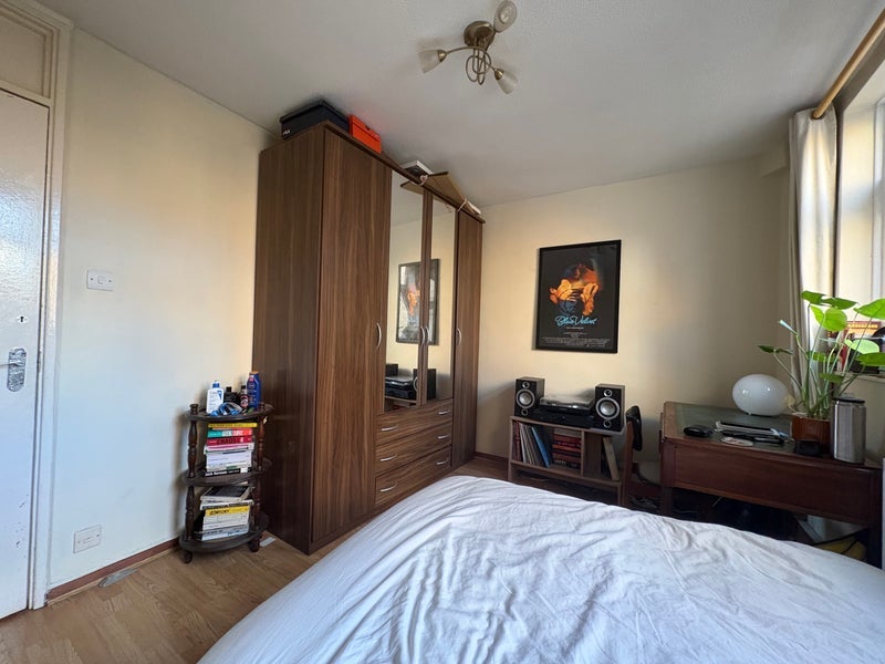 Room Solway Close in Greater London