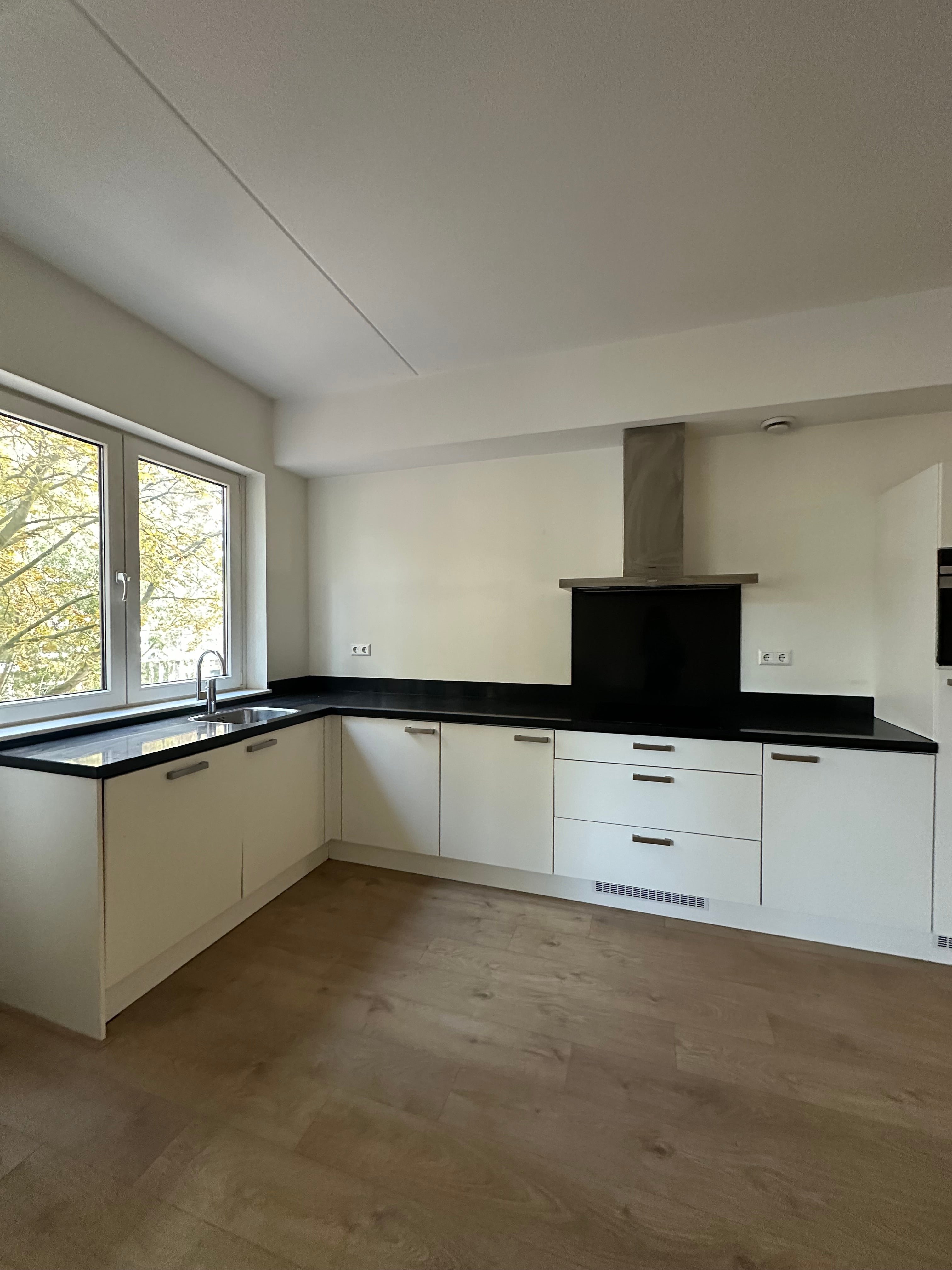 Appartement te huur: Koningin Sophiestraat 182, 'S-Gravenhage