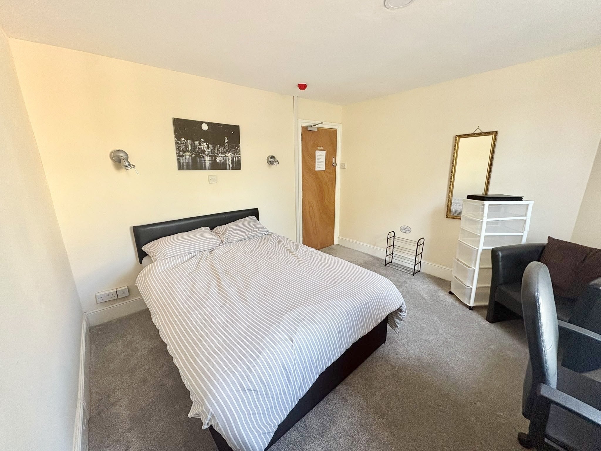 Room Soho Avenue in Birmingham