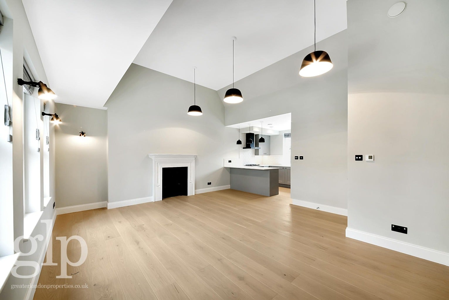 Flat Shaftesbury Avenue in City of Westminster