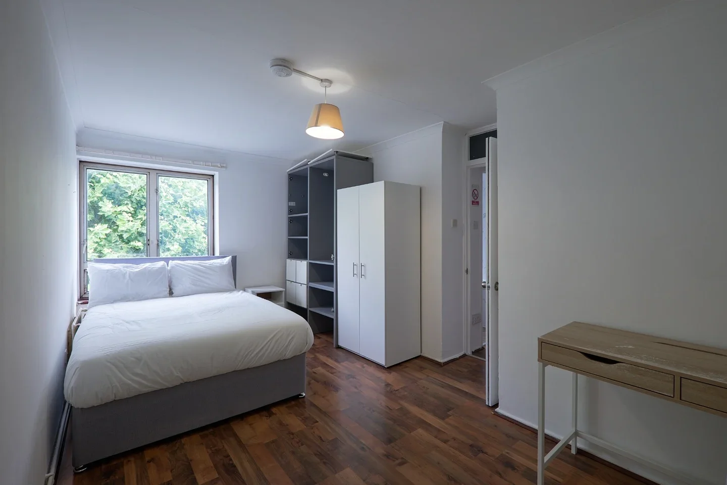 Flat Vernon Road in Greater London