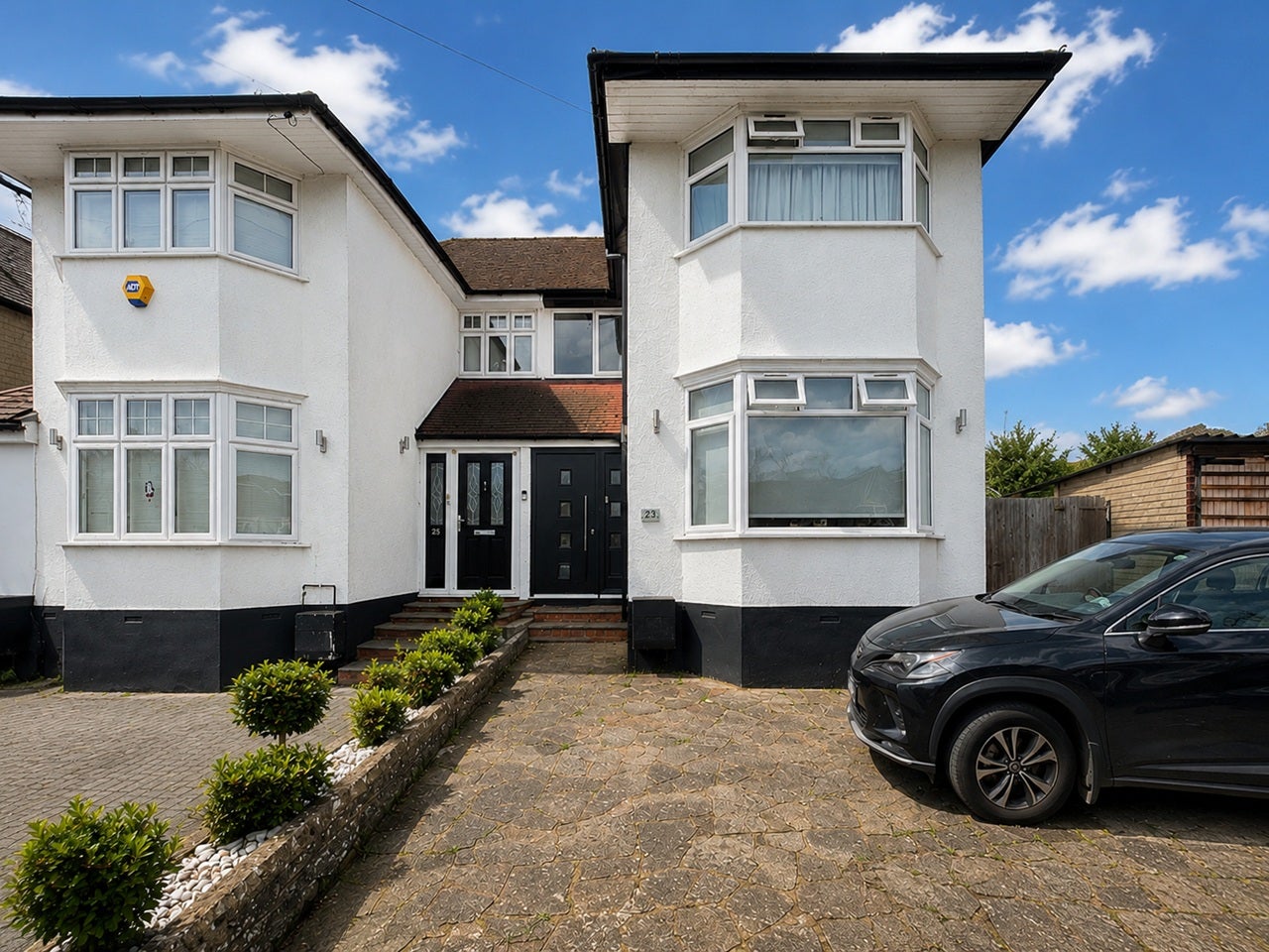 House Middleton Drive in Greater London