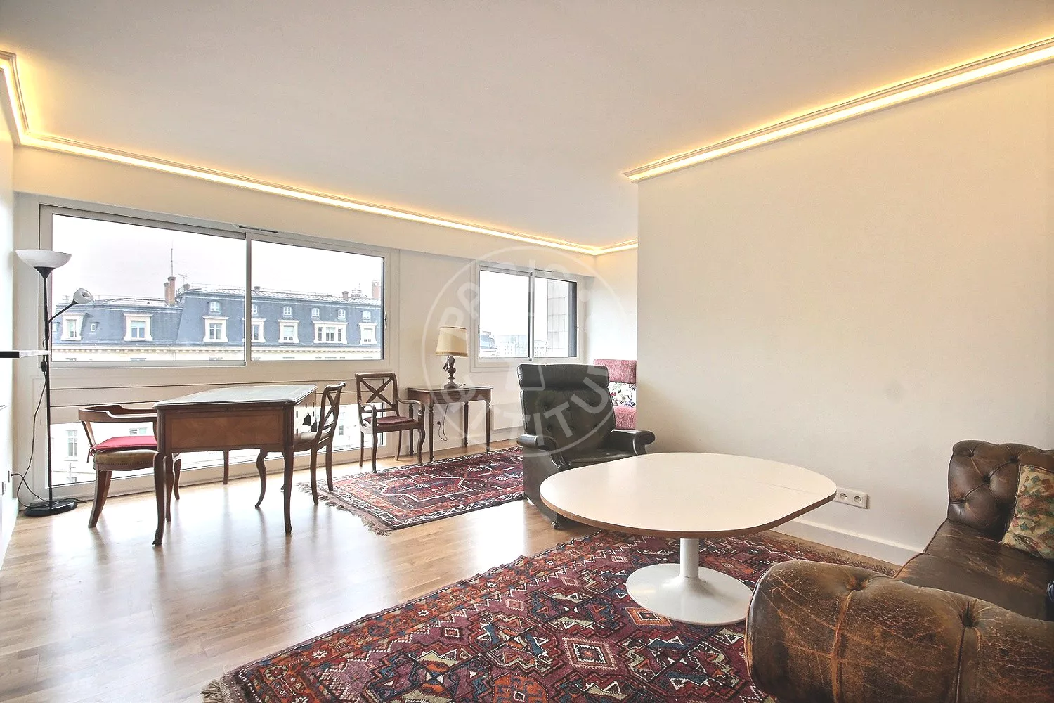 Flat Rue Bayen in Paris
