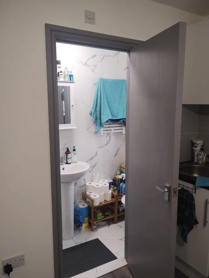 Flat Merlin Close in Greater London