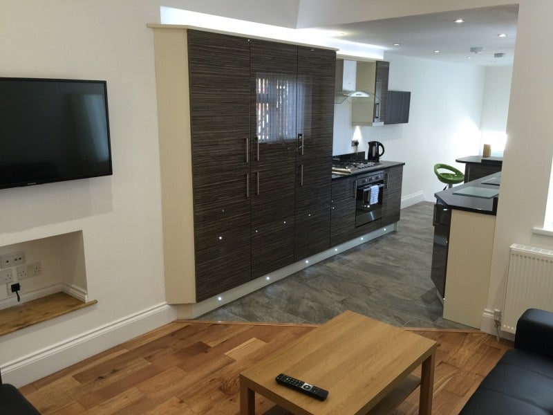Flat Dinsdale Road in Newcastle upon Tyne
